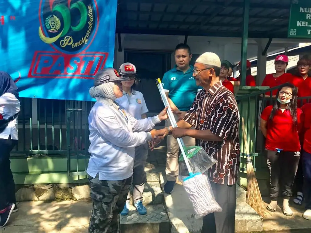 Jelang HUT 55 Pemasyarakatan, Pasukan Merah Putih Lapas Anak Wanita Tangerang Gelar Bersih Masjid