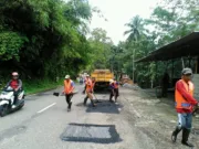 Jalan Nasional Purworejo Banyak Berlubang, Bina Marga Mulai Melakukan Penambalan