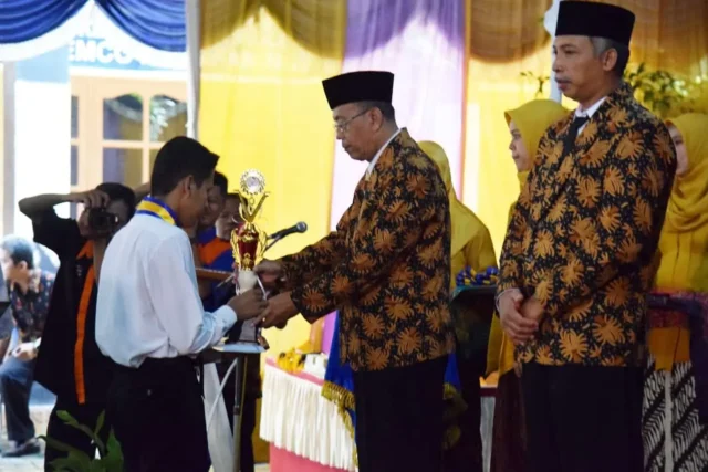 Ratusan Siswa SMK PN–PN 2 Purworejo Diwisuda, "Siswa Peraih Nilai 100 Dapat Penghargaan"