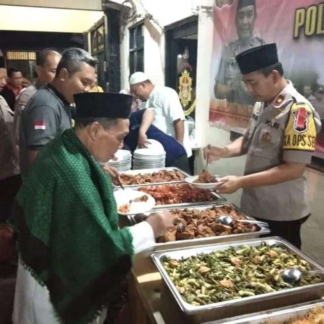 Kapolsek Batuceper Bukber Bersama Anggotanya