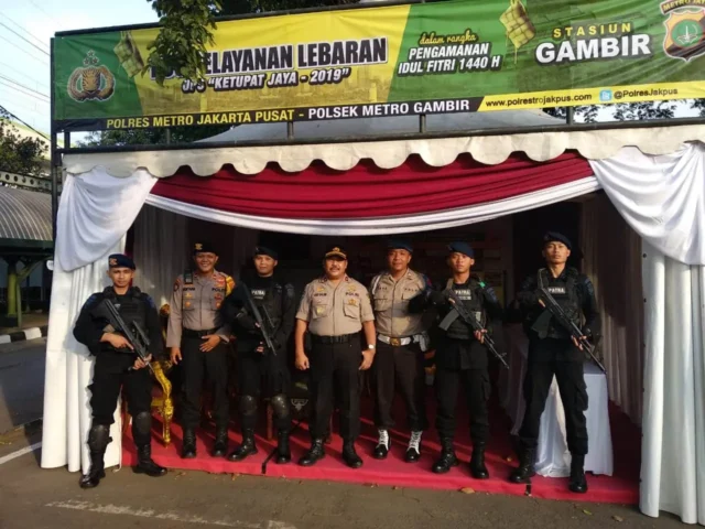 Jelang Mudik Lebaran 2019, Kompol Abdul Salim Siaga Pos Pengamanan di Stasiun Gambir