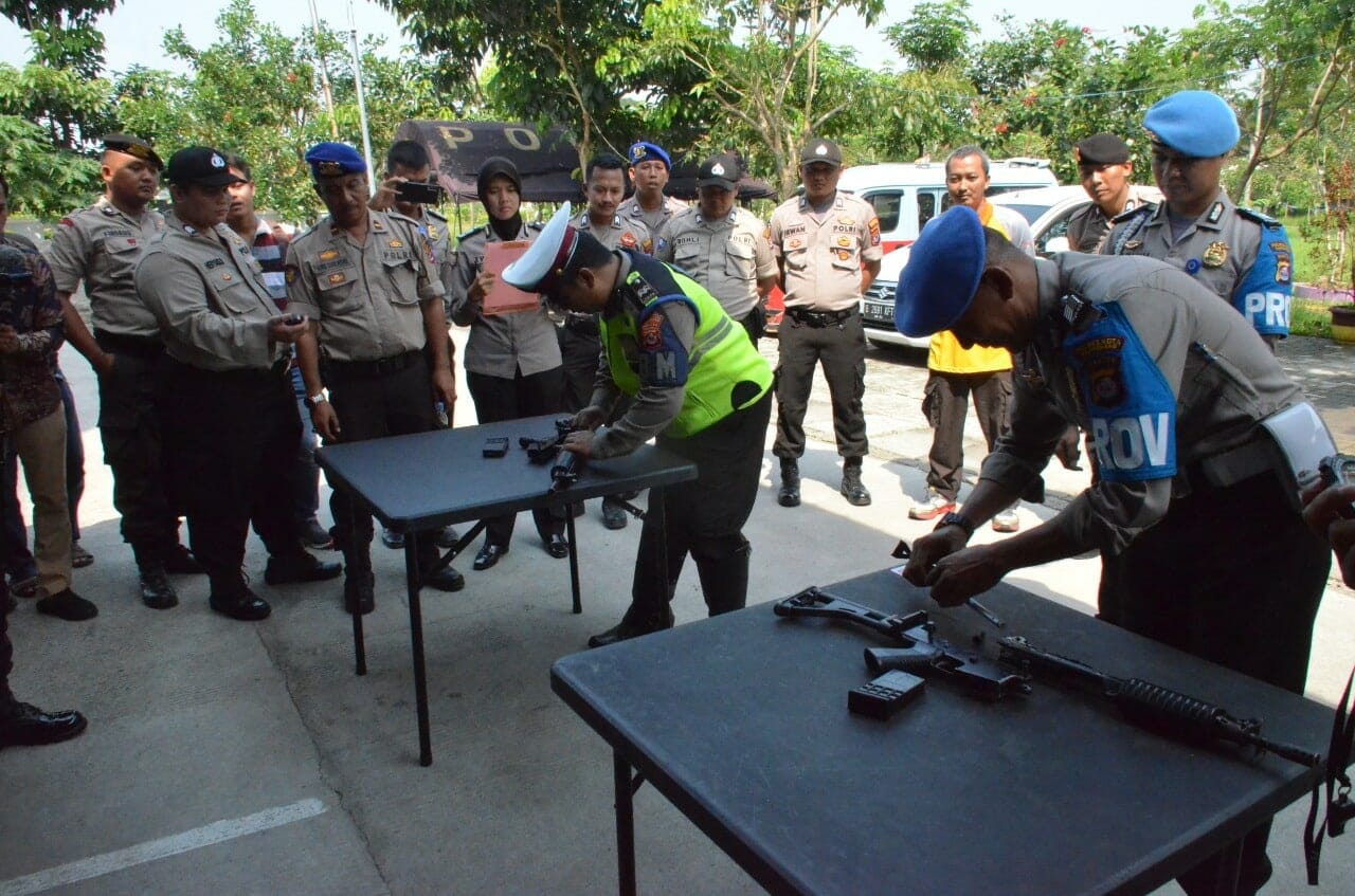 Sepekan Setelah Lebaran, Polresta Tangerang Gelar Lomba Bongkar-Pasang Senjata