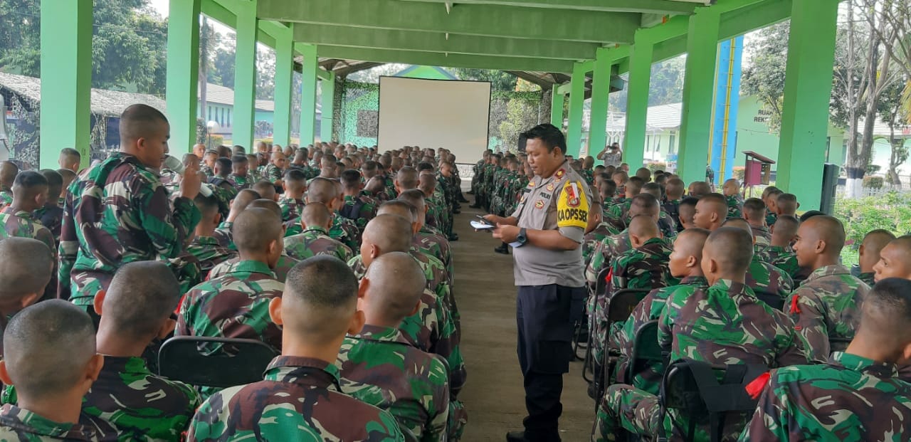 Kapolsek Jatiuwung Berikan Pembekalan Kapada Anggota Prajurit TNI AD di Yonif 203/AK