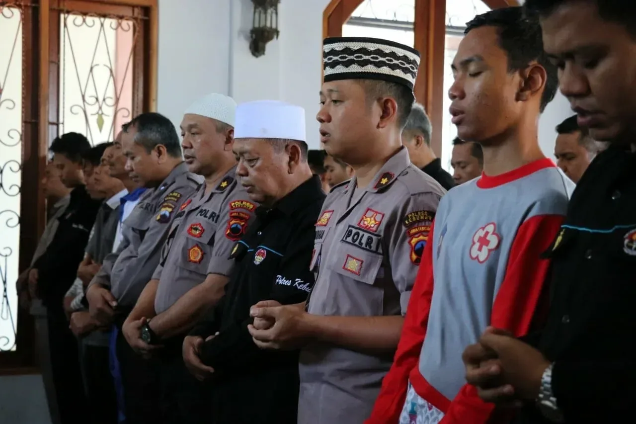 Polres Kebumen Adakan Sholat Ghaib Doakan Mbah Maimun