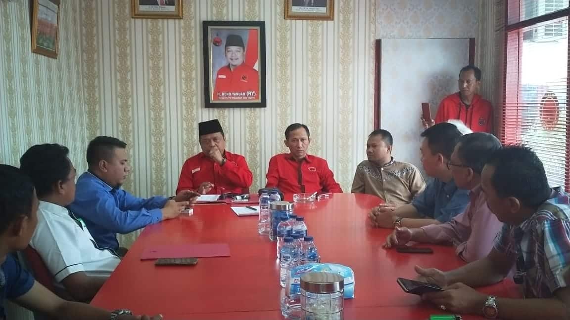 Tim Pemenangan Firdaus Ambil Formulir di PDI-P