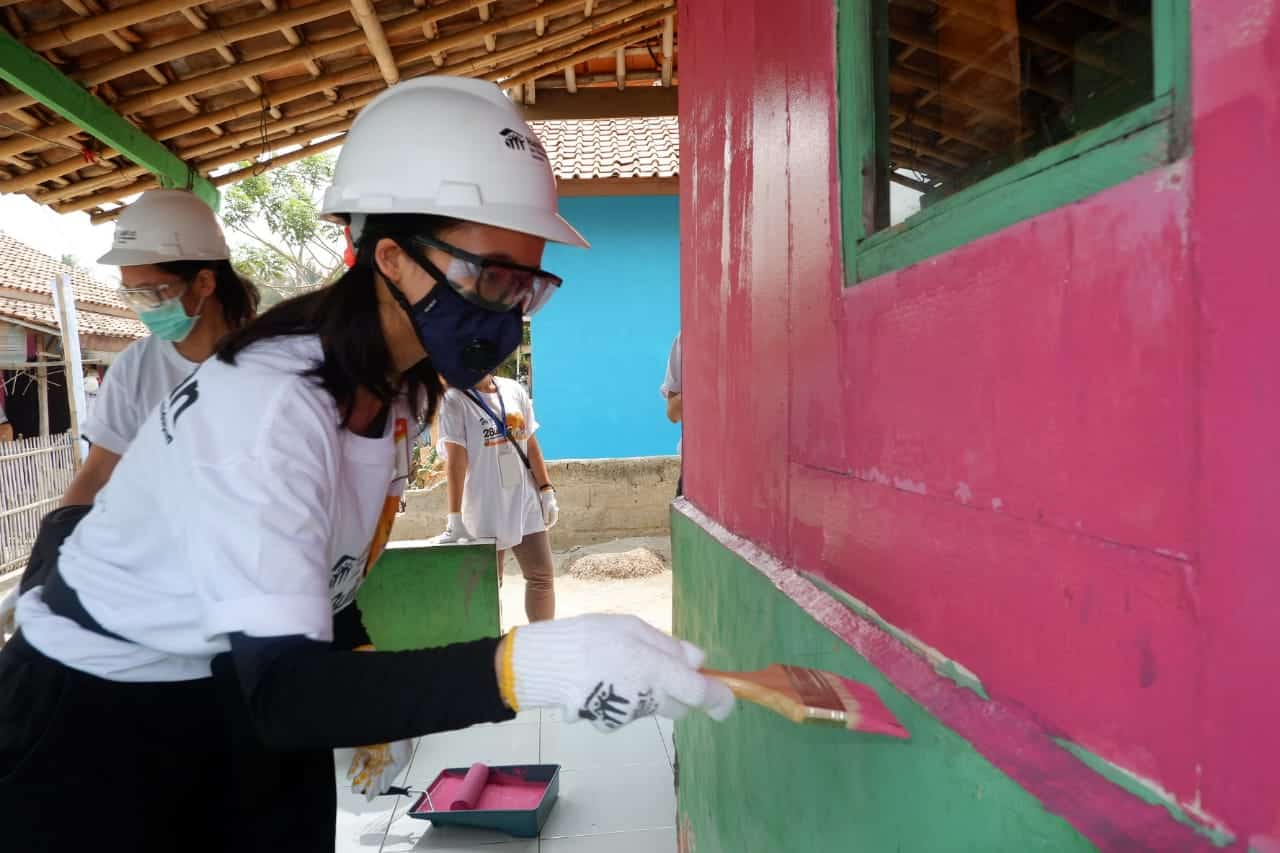 Ratusan Relawan Muda Perbaiki Rumah Warga