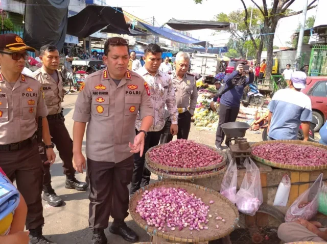 Jelang Natal dan Tahun Baru, Kapolrestro Tangerang Kota Sidak di Dua Pasar