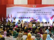 Presiden Bagikan Sertifikat Tanah di Tarakan, Kalimantan Utara