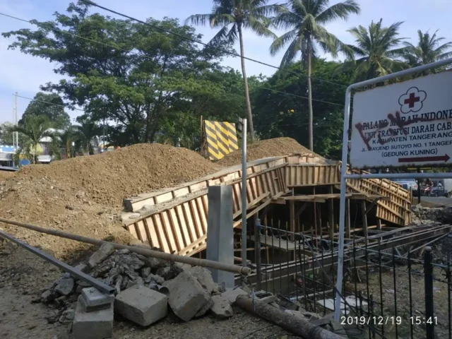 Proyek Jembatan Di jalan TMP Taruna Tangerang Diprediksi Bakal Tak Tepat Waktu