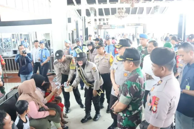 Jelang Nataru, Kapolresta Bersama Dandim Tinjau Situasi Terminal I Bandara Soetta