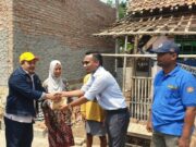 Korban Puting Beliung Mekar Baru Dapatkan Bantuan Material