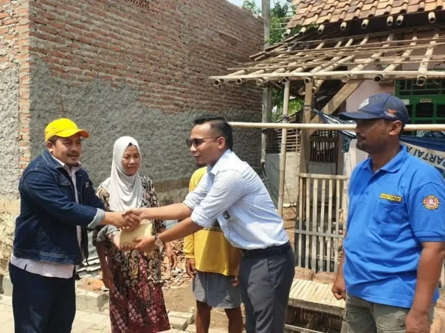 Korban Puting Beliung Mekar Baru Dapatkan Bantuan Material