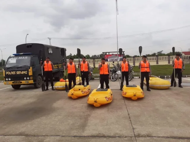 Polda Banten, Gerak Cepat Bantu Korban Banjir Bandang Lebak