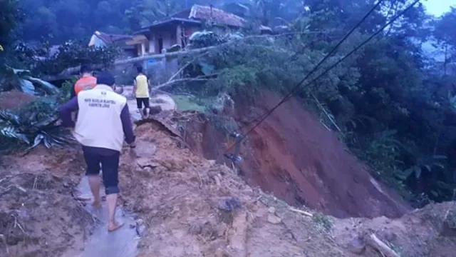 Relawan PKS Tembus Daerah Terisolir di Lebak