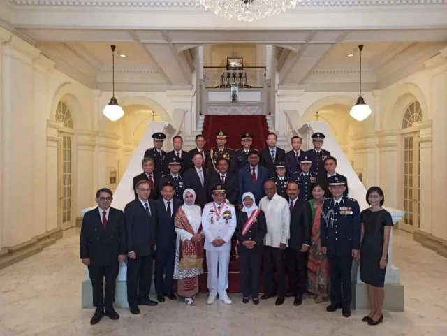 Mendagri Terima Penghargaan Darjah Utama Bakti Cemerlang dari Presiden Singapura