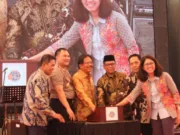 Di Dampingi Kapolda Banten, Menteri Agraria Serahankan Sertipikat Tanah Untuk Rakyat