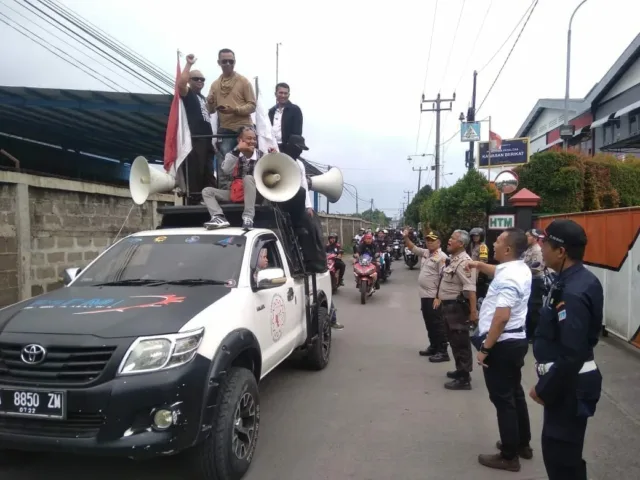 kapolsek Curug Pimpin Pengamanan Aksi Masa Buruh Banten Bersatu