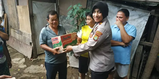 Peduli Sesama, Kapolsek Karawaci Adakan Bakti Sosial di Kelurahan Bojong Jaya