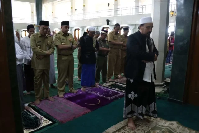 Bupati Zaki Bersama PCNU Gelar Sholat Ghoib