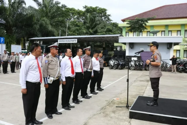 Kapolresta Tangerang Berikan Reward Kepada Personel Yang Berprestasi