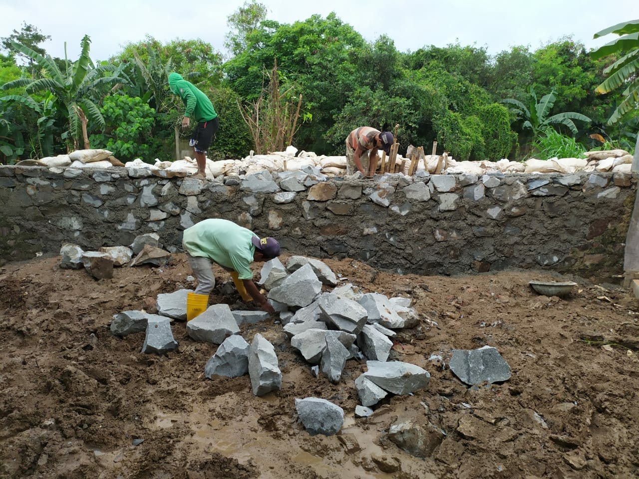 Tanggul Di Pasarkemis Jebol , Langsung Diturab