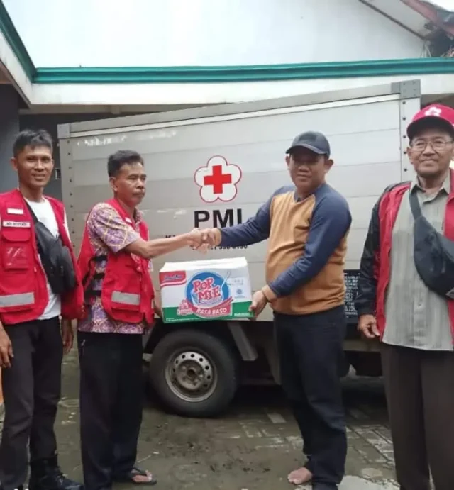 PMI Kabupaten Tangerang Salurkan Logistic di Kemeri