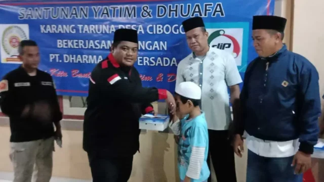 Peduli Sesama, Karang Taruna Desa Cibogo Santuni Anak Yatim Dan Dhuafa