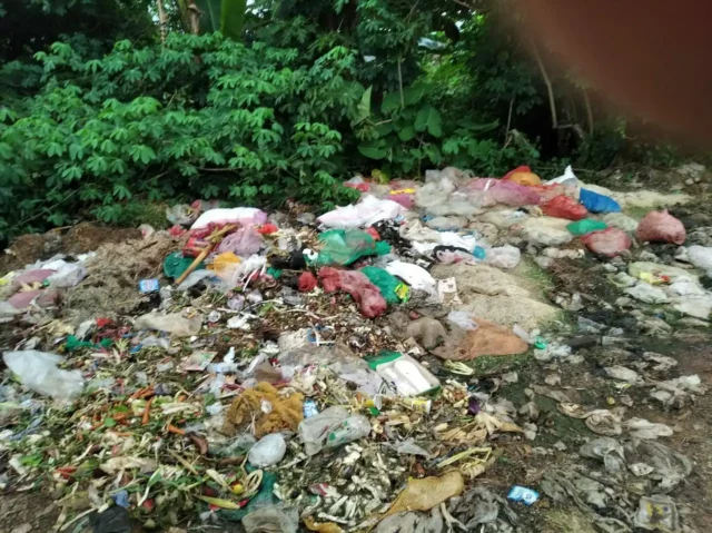 Sampah Semrawut, Camat Solear Segera Panggil Pengelola Pasar Adiyasa