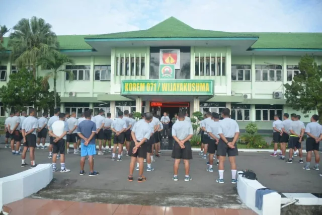 Hambat penyebaran Covid-19, Danrem 071/Wijayakusuma Berikan Jam Komandan