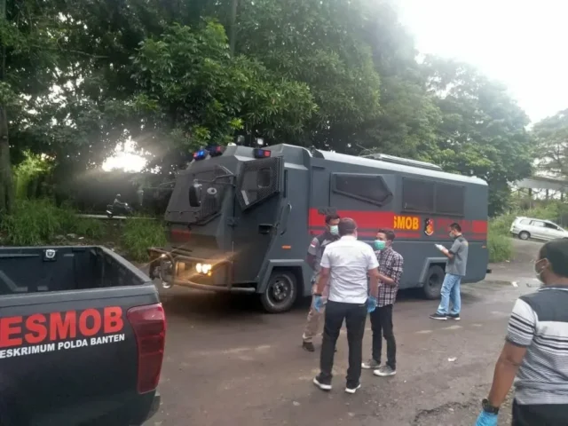 Cegah Penyebaran Covid-19, Ditreskrimum Polda Banten Bubarkan Kerumunan Warga