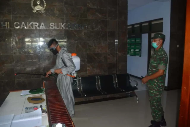 Kantor Korem 071/Wijayakusuma di Semprot Disinfektan