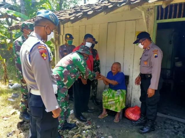 TNI-Polri Grebek Rumah Warga, Ada Apa Ya….