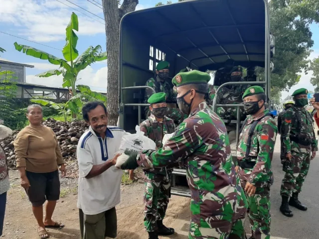 Peduli Dampak Akibat Wabah Covid-19, Korem 071/Wijayakusuma Gelar Baksos