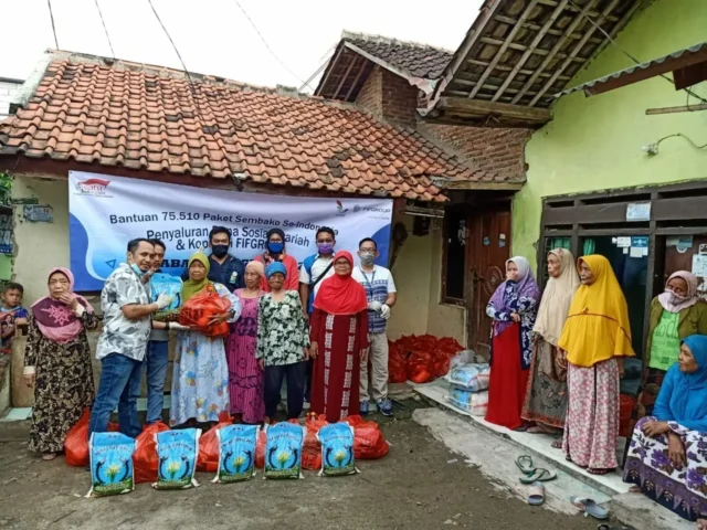 Peduli Dampak Covid-19, FIFGROUP Cabang Tangerang 2 Salurkan 200 Paket Sembako