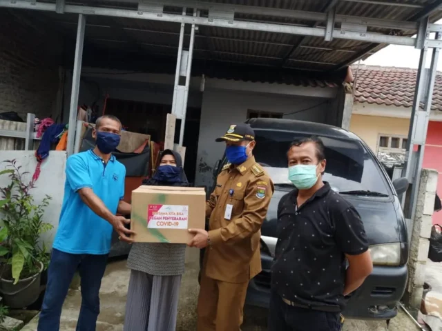 Viral Di Media, Muspika Kecamatan Solear Berikan Bantuan Sembako Kepada Ibu Yernis