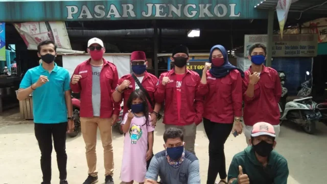 UPTD Pasar Jengkol, Bagikan 200 Masker Pada Pedagang dan Pengunjung