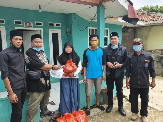 Bersama DPRT Sampora Ormas BPPKB Banten DPAC Cisauk, Berikan Sembako dan Santunan Anak Yatim Piatu