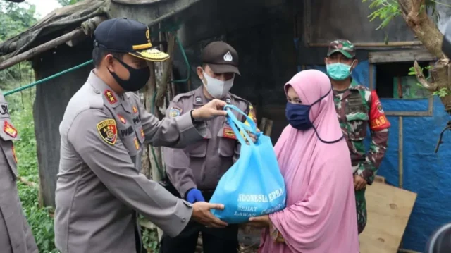 Wakabareskrim Polri Bagikan 1.000 Paket Sembako Di Tangerang Banten