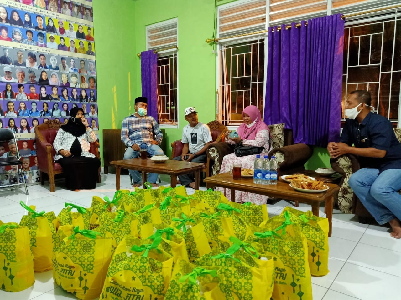 Ditengah Wabah Covid-19 Yayasan Rumah Cinta Qur'an, Berbagi Sembako Pada Penghuni Panti