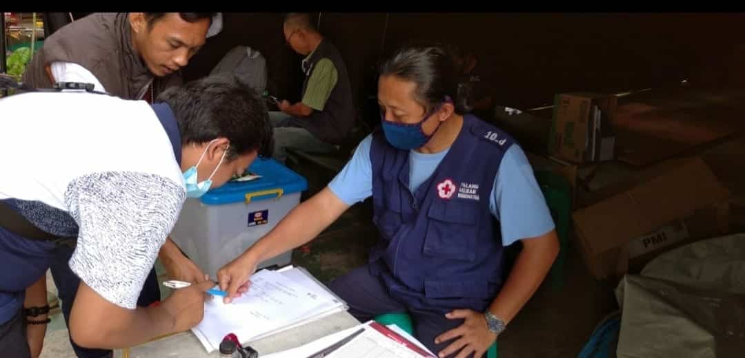 Cegah Covid-19, PMI Kota Tangerang Bagikan Masker Kepada JTR