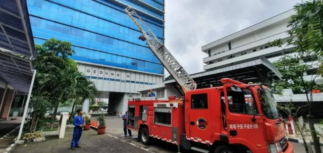 Kemendagri Kembali Serahkan Hibah Luar Negeri Mobil Pemadam Kebakaran