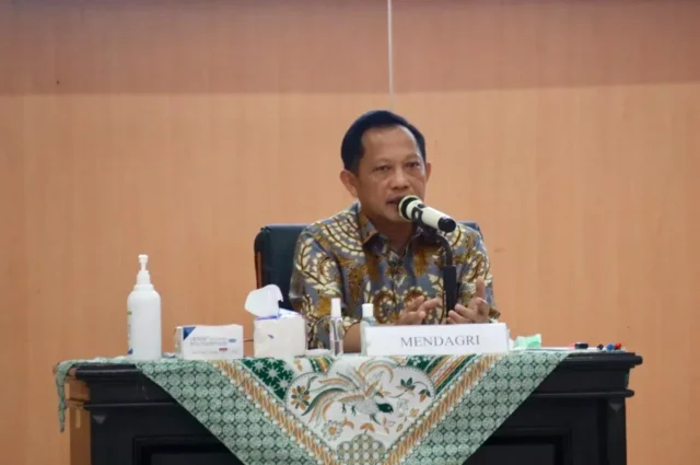 Mendagri Minta Bekasi serta Karawang Buat Terobosan Penanganan Covid-19