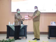 Mendagri Salurkan Bantuan dari Yayasan Temasek Singapura kepada Pemda Bekasi dan Karawang