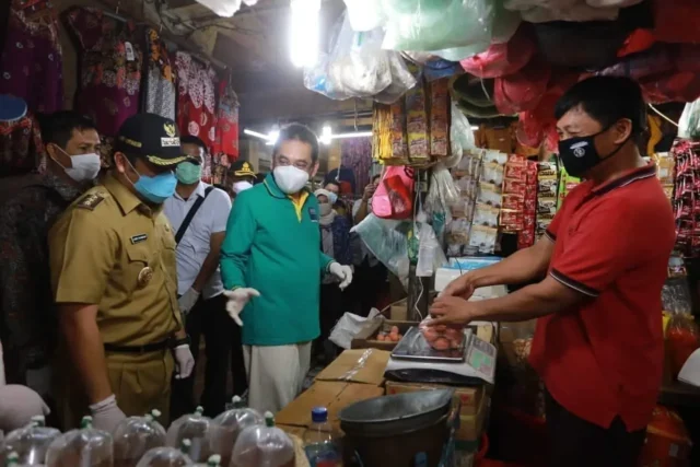 Sidak Pasar Anyar, Mendag Pastikan Pasokan Gula Aman Menjelang Lebaran