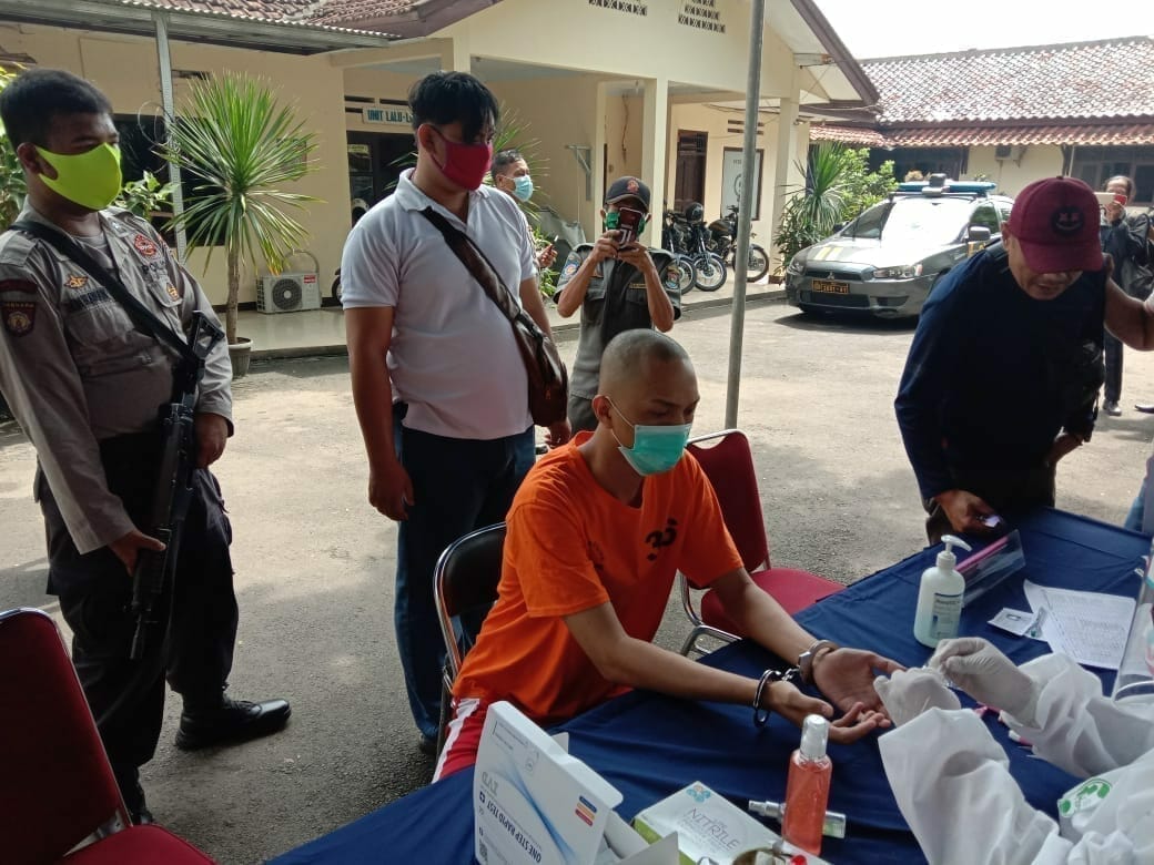 Rentan Terhadap Penularan COVID-19. 59 Personil Polsek Curug Jalani Rapid Test