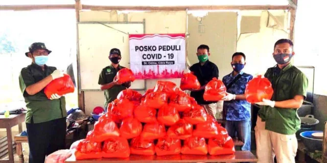 Pandemi Covid -19 , Gereja Santa Odilia Salurkan Bantuan Untuk Warga Solear.Salurkan Bantuan Untuk Warga Solear