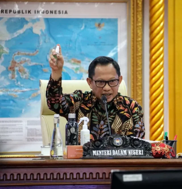 Abaikan Physical Distancing Covid-19, Mendagri Tegur Bupati Muna Barat dan Bupati Muna