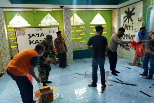 Dalam Waktu Singkat Polisi Berhasil Membekuk Pelaku Corat-coret Ditempat Ibadah