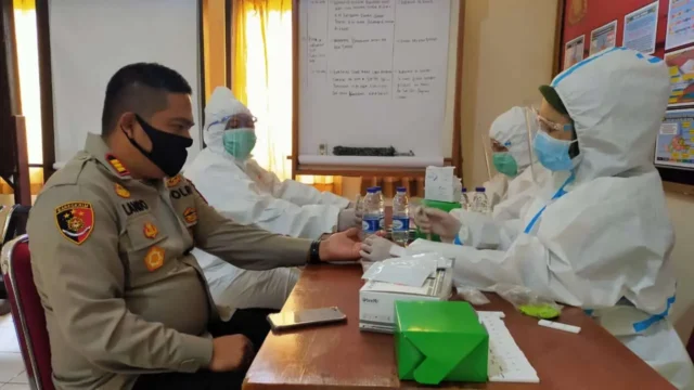 Antisipasi Penyebaran Covid-9, Polsek Cisauk Gelar Rapid Test