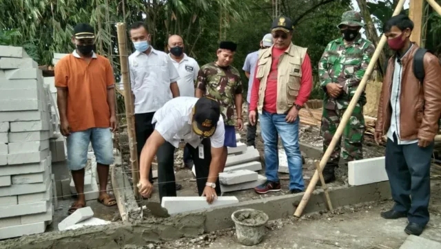 Camat Cisoka Peletakan Batu Pertama Pembangunan RTLH Desa Slapajang Tahun Anggaran 2020